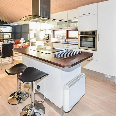 Lovely In With House Sea View